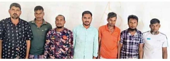 গোমস্তাপুরে পুশইনে সহযোগিতার অভিযোগে সীমান্তে ৭ দালাল আটক