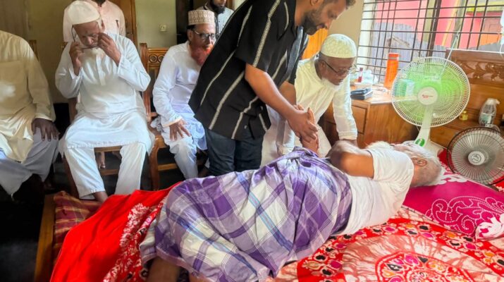 রোগমুক্তি কামনায় প্রবীণ জামাল উদ্দিন খানকে দেখতে জামায়াত নেতৃবৃন্দ