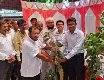 জলবায়ু পরিবর্তন মোকাবিলায় রৌমারীতে ১০ শিক্ষা প্রতিষ্ঠানে ১ শত ৮০ টি চারা বিতরণ
