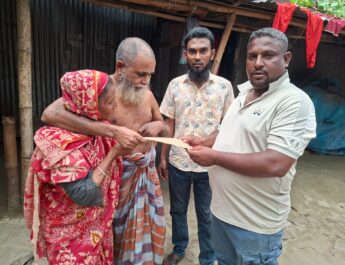 মানবিকতার দৃষ্টান্ত জুলাই যোদ্ধা রাসেল, পাশে দাঁড়ালেন অসুস্থ মোশাররফের